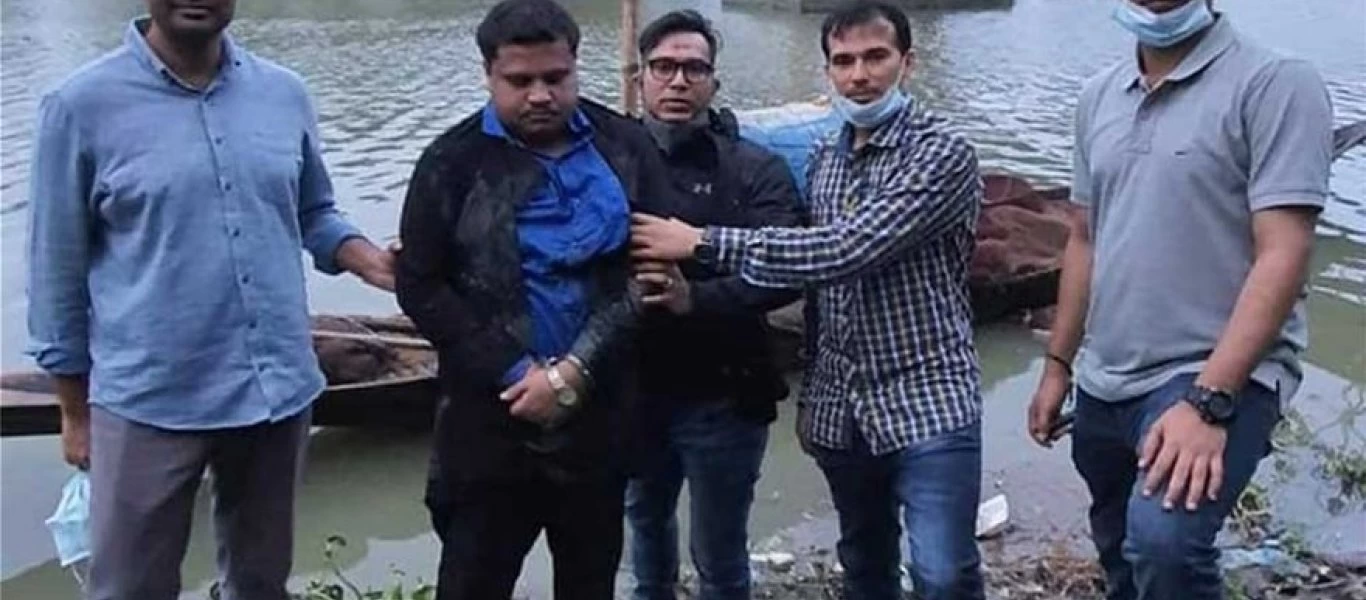 Μπανγκλαντές: Συνελήφθη άνδρας που χορηγούσε πλαστά πιστοποιητικά για Covid-19 - Είχε μεταμφιεστεί σε γυναίκα (βίντεο)